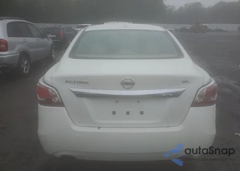 2015 Nissan Altima 2.5 из США, поврежденный, VIN 1N4AL3AP3FN885370